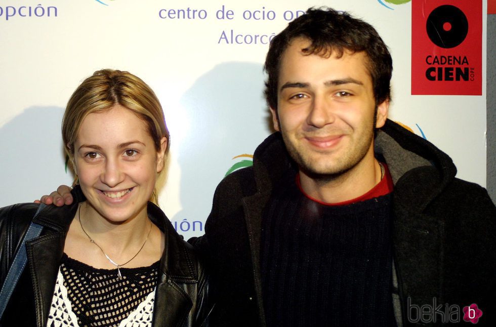 Alejandro Parreño y Mireia Montávez durante un acto promocional tras 'OT 1'