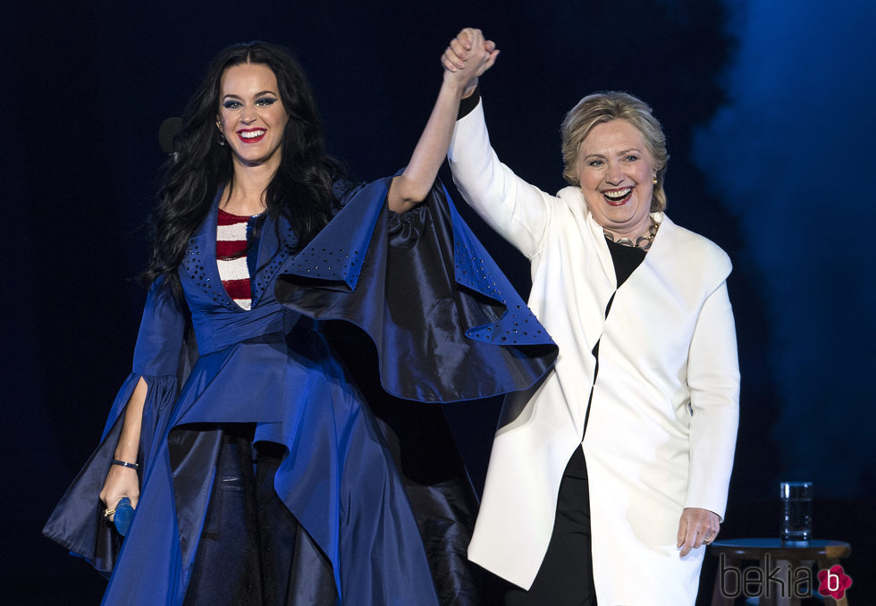 Katy Perry apoyando a Hillary Clinton