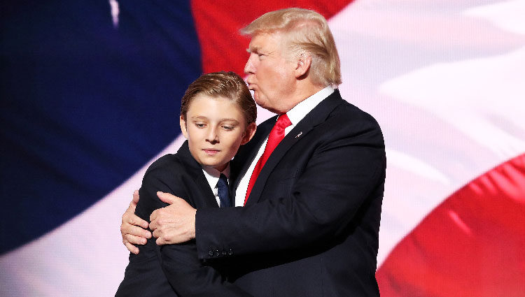 Donald Trump con su hijo pequeño Barron