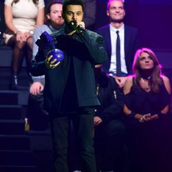 The Weeknd recogiendo su galardón en los MTV EMA 2016