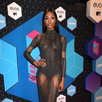 Jourdan Dunn en la alfombra roja de los MTV EMA 2016 con un look total black