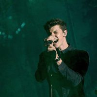 Shawn Mendes durante su actuación en los MTV EMA 2016