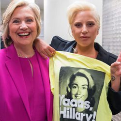 Lady Gaga apoyando a Hillary Clinton