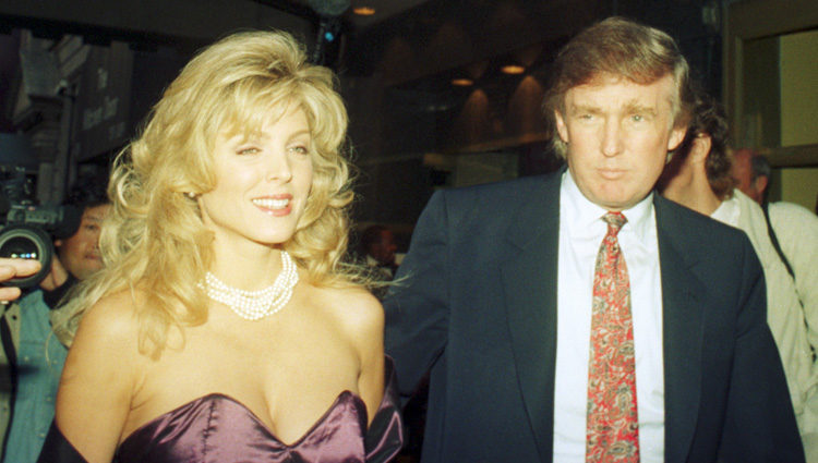 Marla Maples y Donald Trump en los años noventa