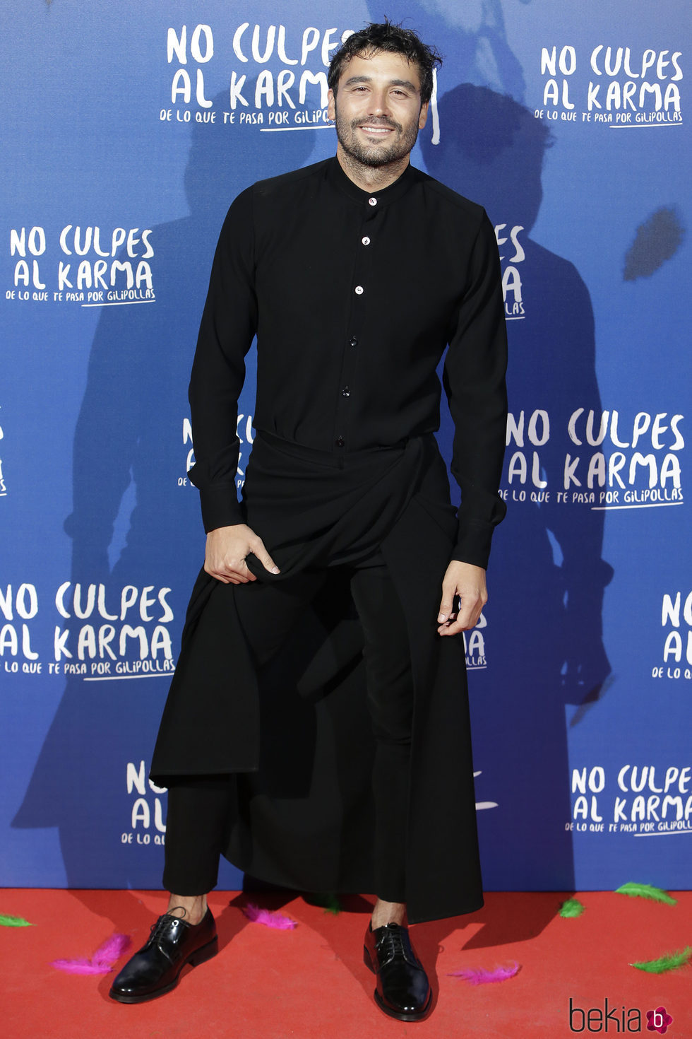 Álex García durante la premiere de la película 'No culpes al karma de lo que te pasa por gilipollas'