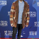 Álvaro Cervantes durante la premiere de la película 'No culpes al karma de lo que te pasa por gilipollas'