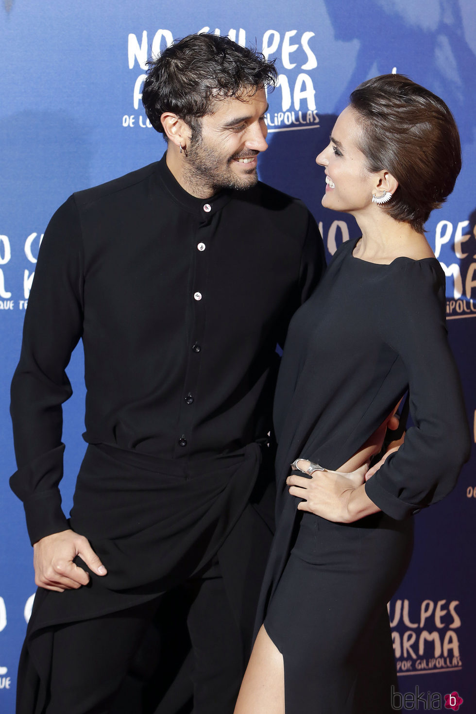 Álex García y Verónica Echegui durante la premiere de la película 'No culpes al karma de lo que te pasa por gilipollas'