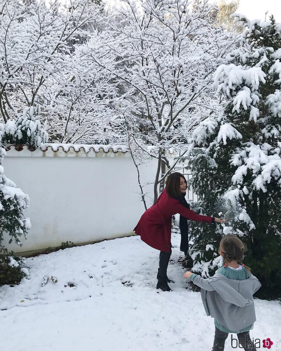 Nagore Aranburu disfruta de la primera nevada de la temporada