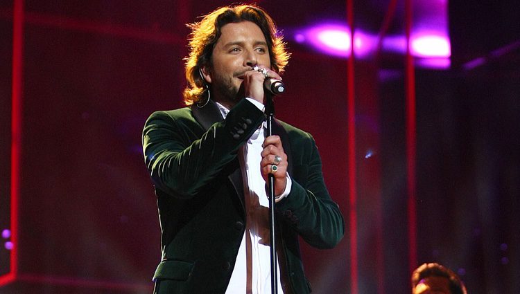 Manuel Carrasco actuando en la ceremonia de entrega de los Premios Ondas 2016