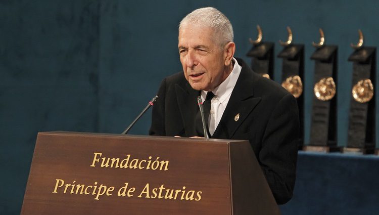 Leonard Cohen recibiendo el Premio Principe de Asturias de Las Letras