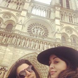 Clara Lago e Hiba Abouk en París