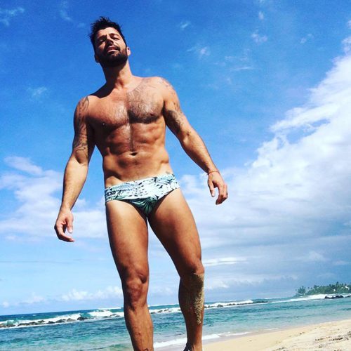 Ricky Martin luce cuerpazo en las redes