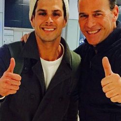 Carlos Lozano y Alejandro Nieto se reencuentran en el aeropuerto