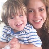 Shakira y su hijo Sasha muy sonrientes