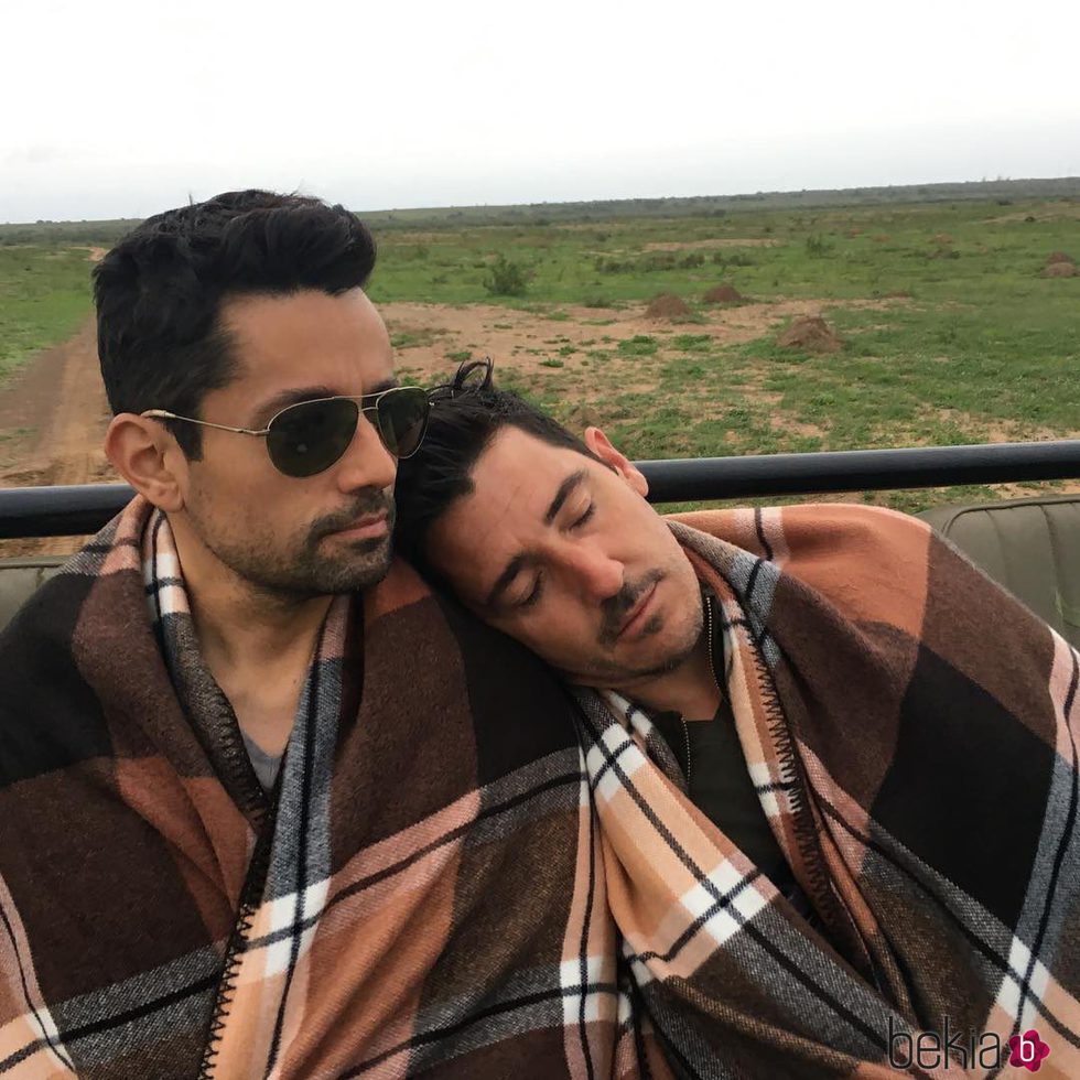 Jonathan Knight y Harley Rodríguez disfrutan de su estancia en África