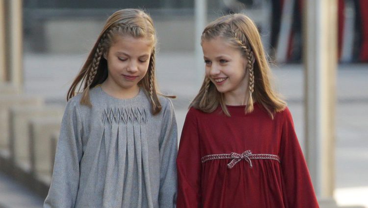 La Princesa Leonor y la Infanta Sofía, muy cómplices en la Apertura de la XII Legislatura