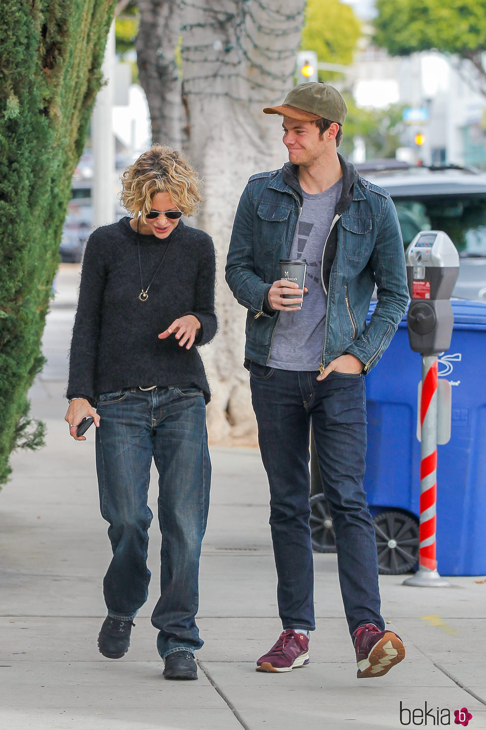 Meg Ryan paseando con su hijo Jack