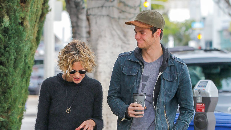 Meg Ryan paseando con su hijo Jack