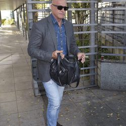 Kiko Matamoros saliendo de los juzgados de lo Penal de Madrid tras el juicio de Raquel Bollo y Chiquetete