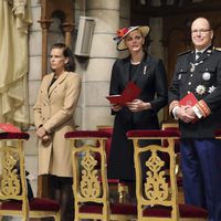 Alberto y Charlene de Mónaco con las Princesas Carolina y Estefanía en Día Nacional de Mónaco 2016