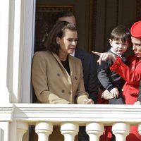 Carlota Casiraghi con su hijo Raphaël y junto a Estefanía de Mónaco y Louis Ducruet en el Día Nacional de Mónaco 2016