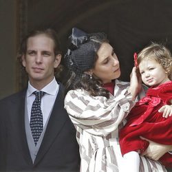 Tatiana Santo Domingo acaricia a su hija India junto a Andrea Casiraghi en el Día Nacional de Mónaco 2016