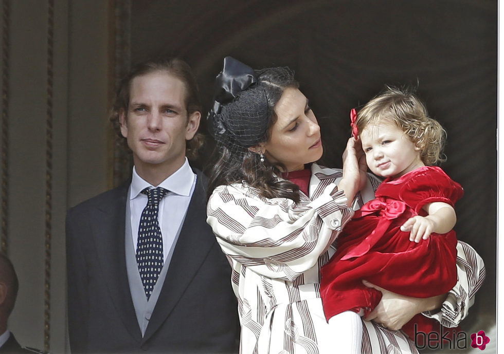 Tatiana Santo Domingo acaricia a su hija India junto a Andrea Casiraghi en el Día Nacional de Mónaco 2016