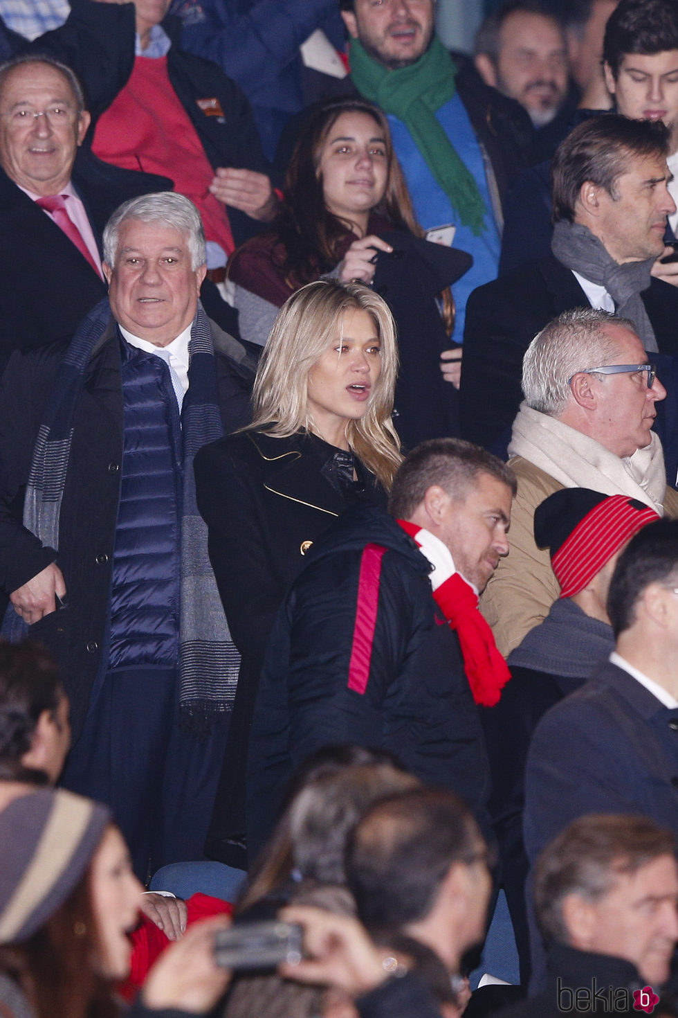 Carla Pereyra apoya a su pareja Simeone en las gradas del Vicente Calderón