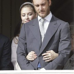 Beatrice Borromeo agarra a Pierre Casiraghi en el Día Nacional de Mónaco 2016