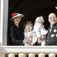 Alberto y Charlene de Mónaco con sus hijos Jacques y Gabriella en el Día Nacional de Mónaco 2016