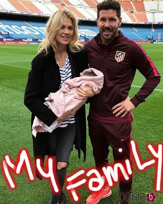 Carla Pereyra, Simeone y su hija Francesca en el Calderón