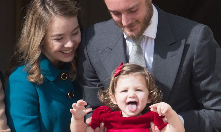 India Casiraghi, muy divertida con sus tíos Pierre Casiraghi y Alexandra de Hannover en el Día Nacional de Mónaco 2016