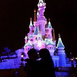 Jesé Rodríguez en Disneyland París con su novia Aurah Ruiz