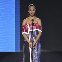 Zoe Saldana en la gala de los American Music Awards 2016