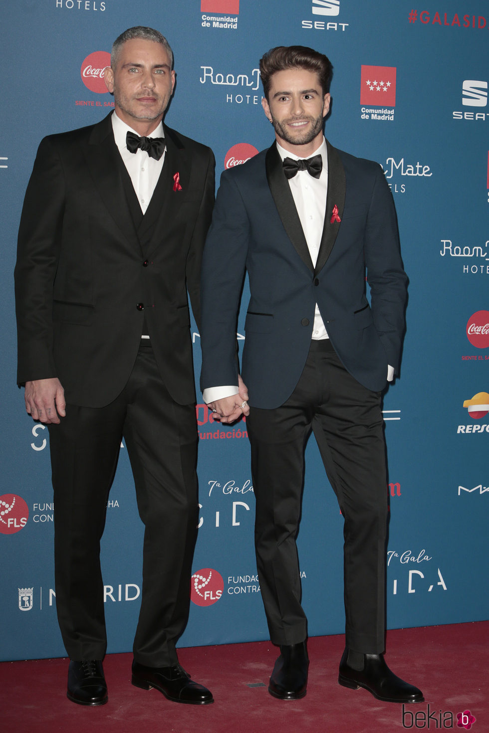 Pelayo Díaz y Sebastián Ferraro, cogidos de la mano en la Gala Sida 2016