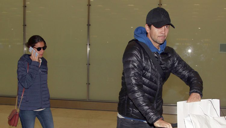 Ana Boyer y Fernando Verdasco en el aeropuerto de Madrid procedentes de Doha