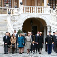 Carolina de Mónaco con sus hijos, sus nueras y nietos, Alberto y Charlene de Mónaco, Estefanía de Mónaco y Louis Ducruet