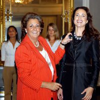 Rita Barberá y Andie MacDowell