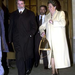 Jaime Mayor Oreja y Rita Barberá en el funeral de Manuel Aznar