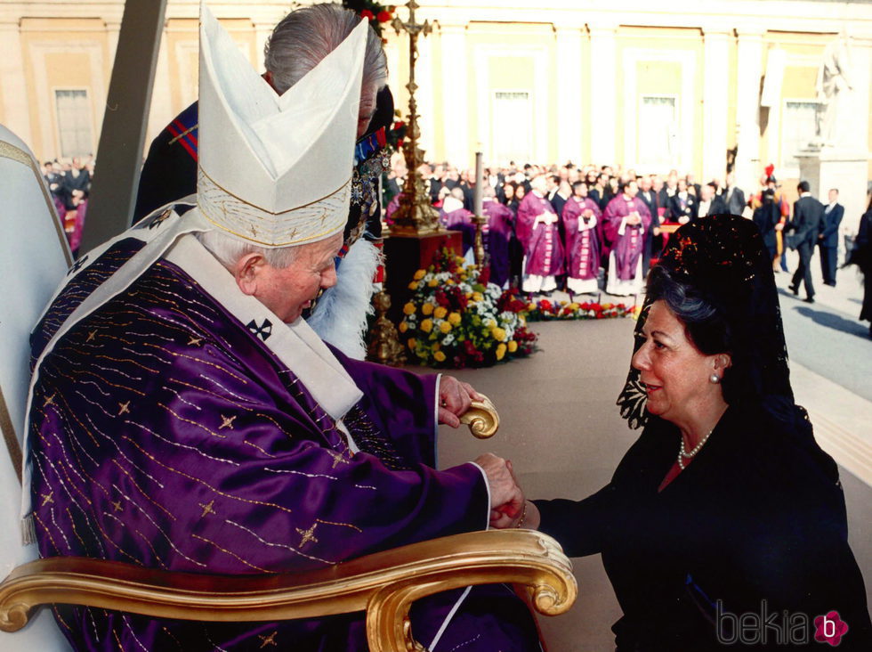 Rita Barberá con el Papa Juan Pablo II en El Vaticano