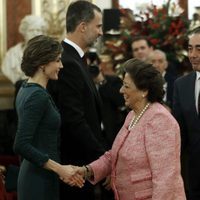 La Reina Letizia saluda a Rita Barberá en la Apertura de la XII Legislatura