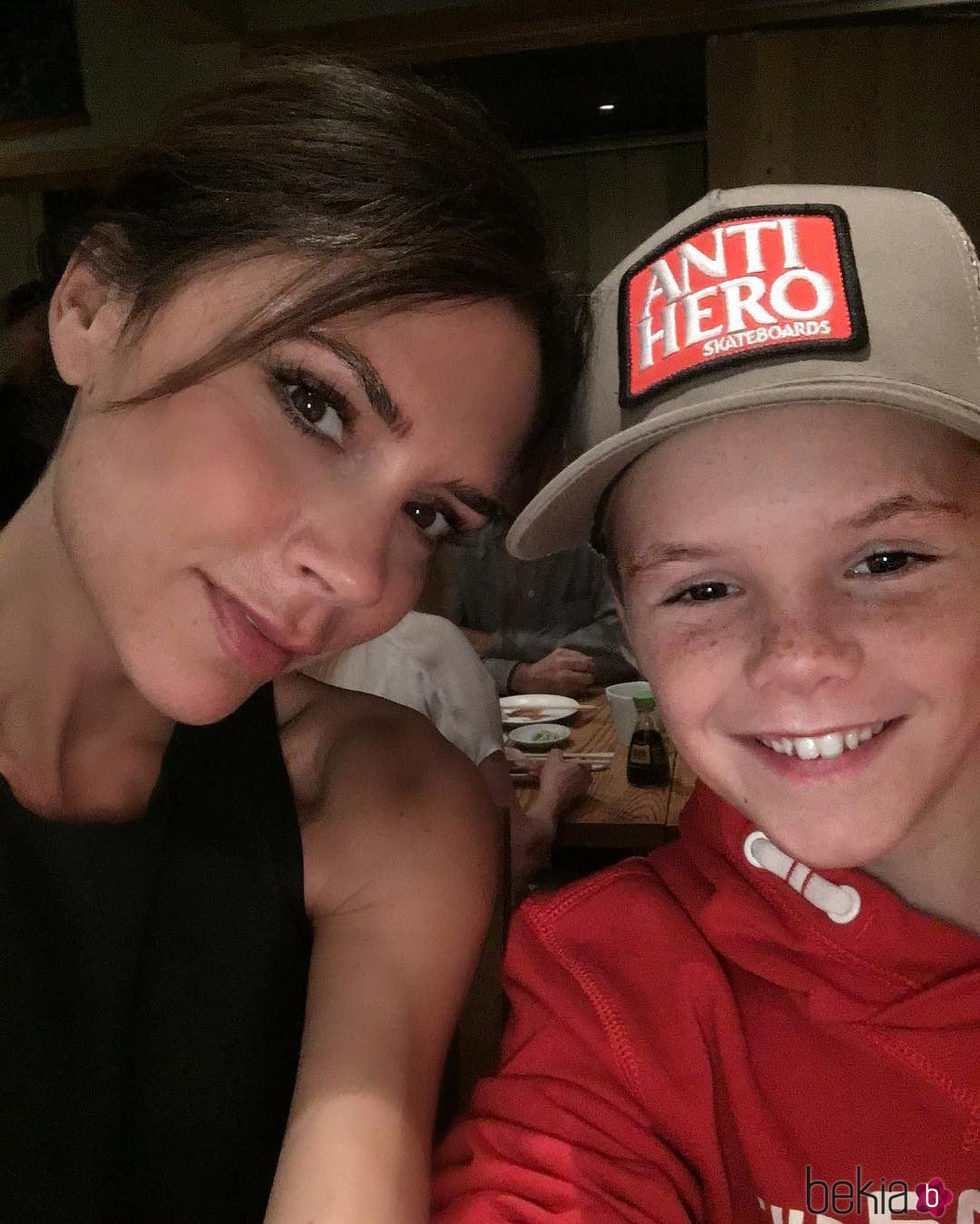 Victoria Beckham y su hijo Cruz