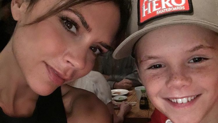 Victoria Beckham y su hijo Cruz