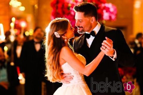 Sofia Vergara y Joe Manganiello bailando en su banquete de bodas