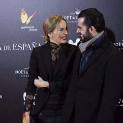 Carola Baleztena y Emiliano Suárez en la premiere de 'La Reina de España' en Madrid