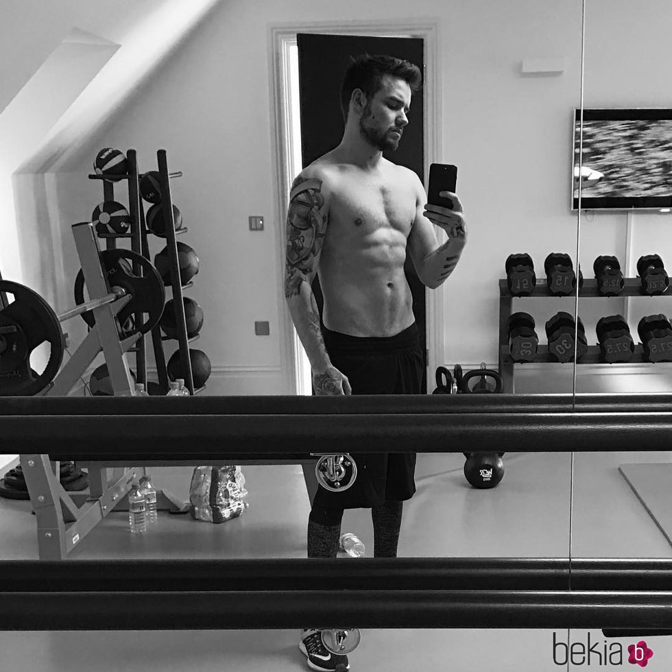 Liam Payne muestra su cuerpo en las redes sociales