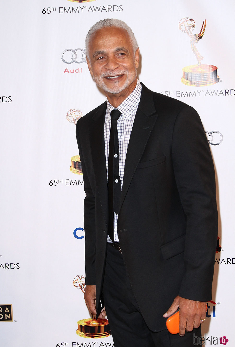 Ron Glass posando en el photocall