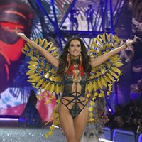 Alessandra Ambrosio en el Victoria's Secret Fashion Show 2016