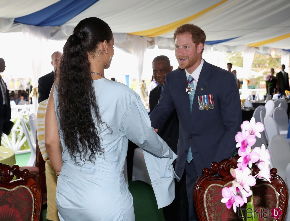 Rihanna y el Príncipe Harry en el momento en el que se conocieron