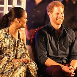 El Príncipe Harry y Rihanna se divierten en el 50 aniversario de la independencia de Barbados